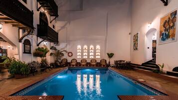 Indoor pool, pool loungers