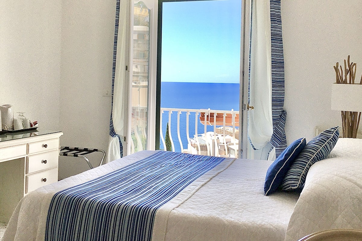 1 bedroom, down duvets, in-room safe, blackout curtains