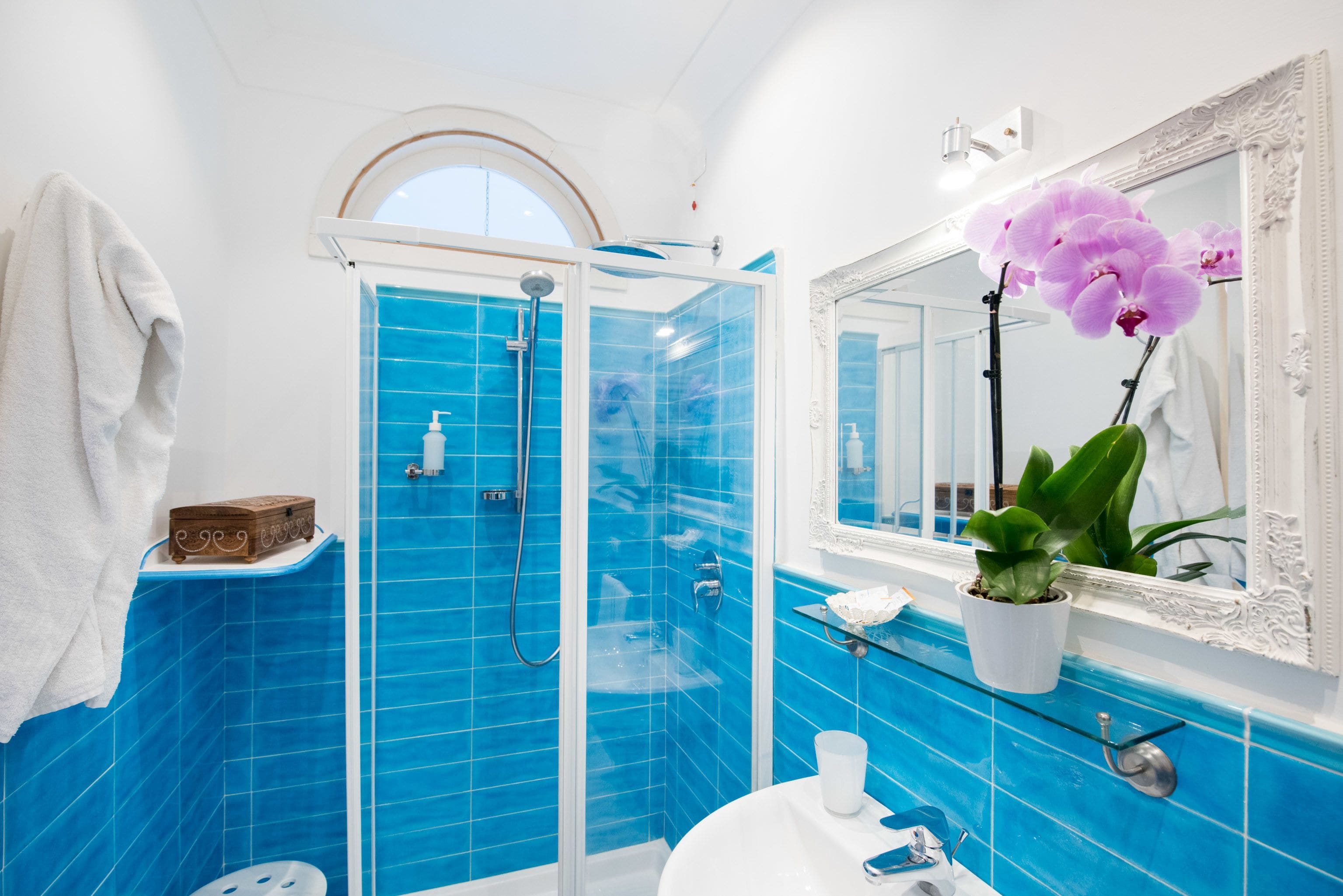 deluxe double room, terrace | bathroom | shower, free toiletries, hair dryer, bidet