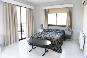 Studio (for 2) | Wohnbereich | Flachbildfernseher