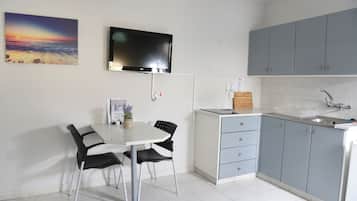 Studio (for 2) | Private kitchen | Fridge, stovetop, coffee/tea maker, electric kettle