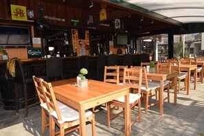 Snack bar