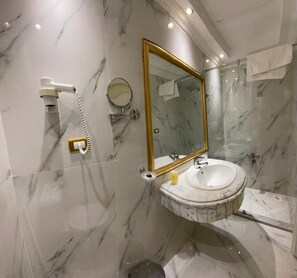 Free toiletries, hair dryer, bathrobes, slippers - Windsor Palace Luxury Heritage Hotel Since 1906 by Paradise Inn Group (Alexandria)