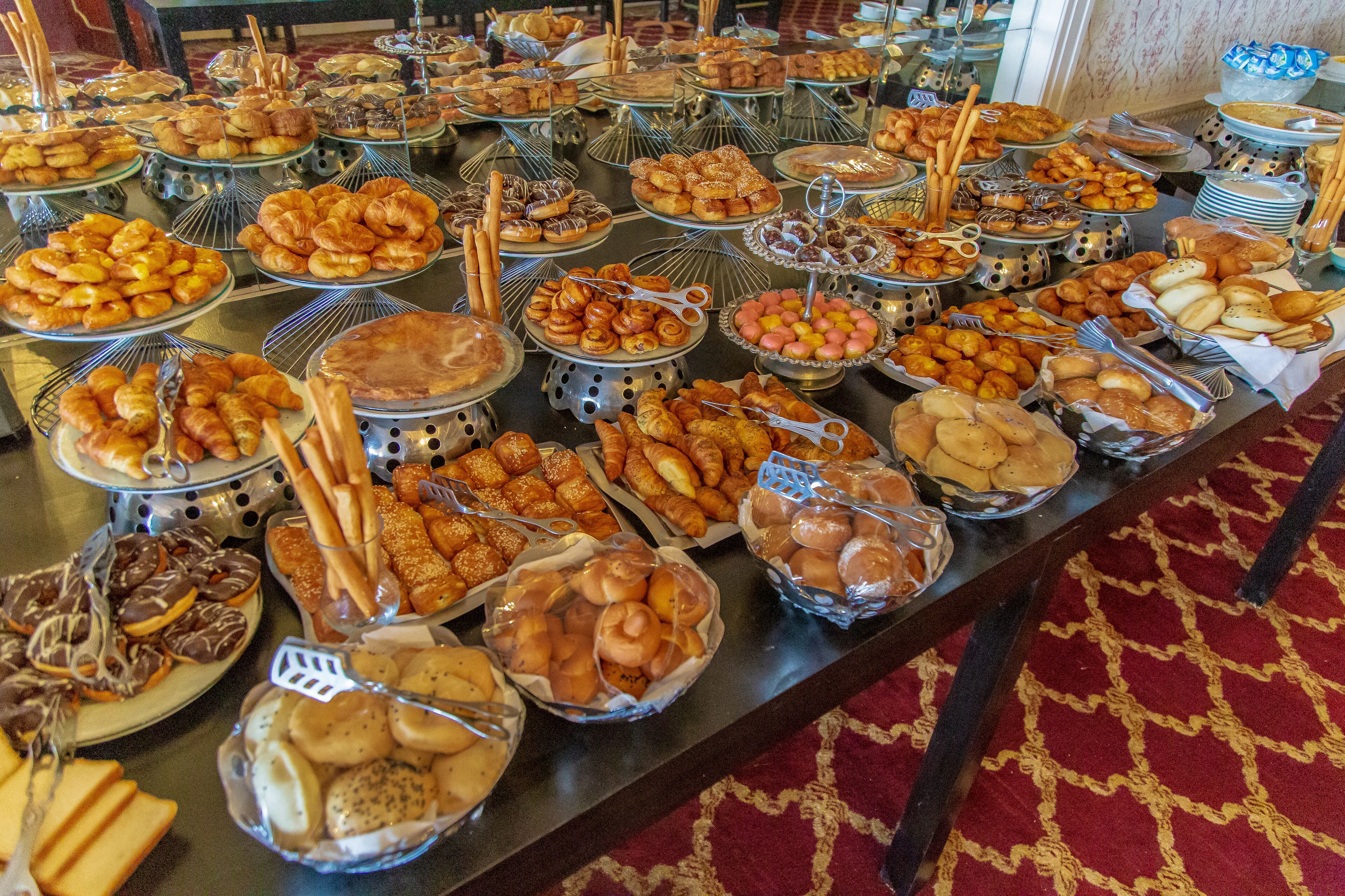 Bữa sáng buffet hàng ngày (12 USD/mỗi người) 