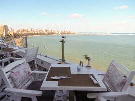 2 restaurants, breakfast, lunch, dinner served; international cuisine