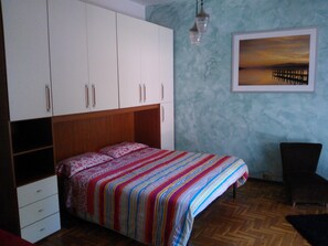 Apartment, 2 Schlafzimmer, Balkon, Bergblick | Individuell eingerichtet, Schreibtisch, Babybetten, kostenloses WLAN