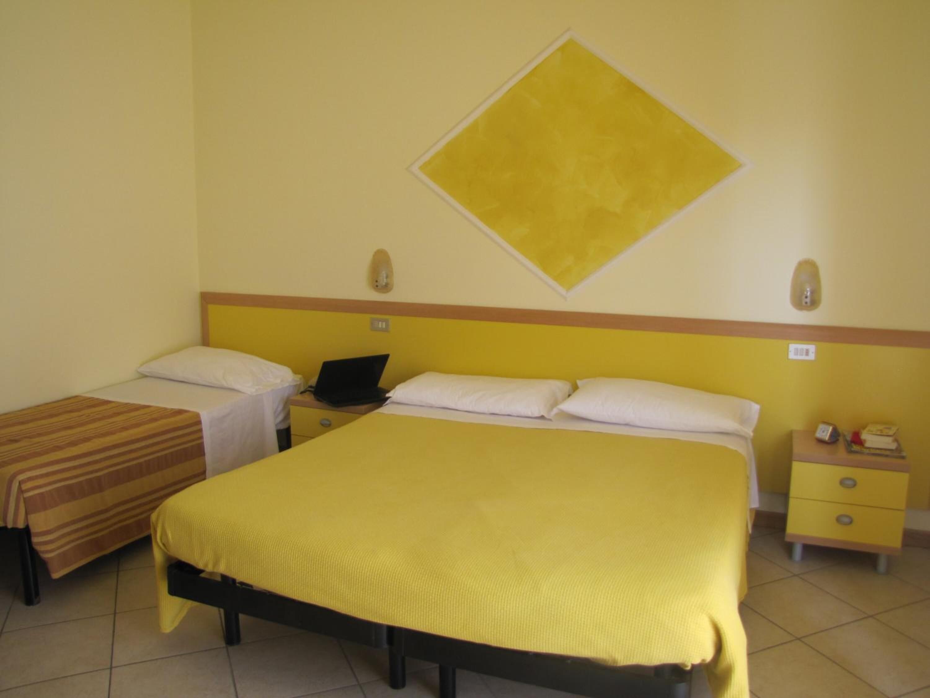 in-room safe, free wifi, bed sheets