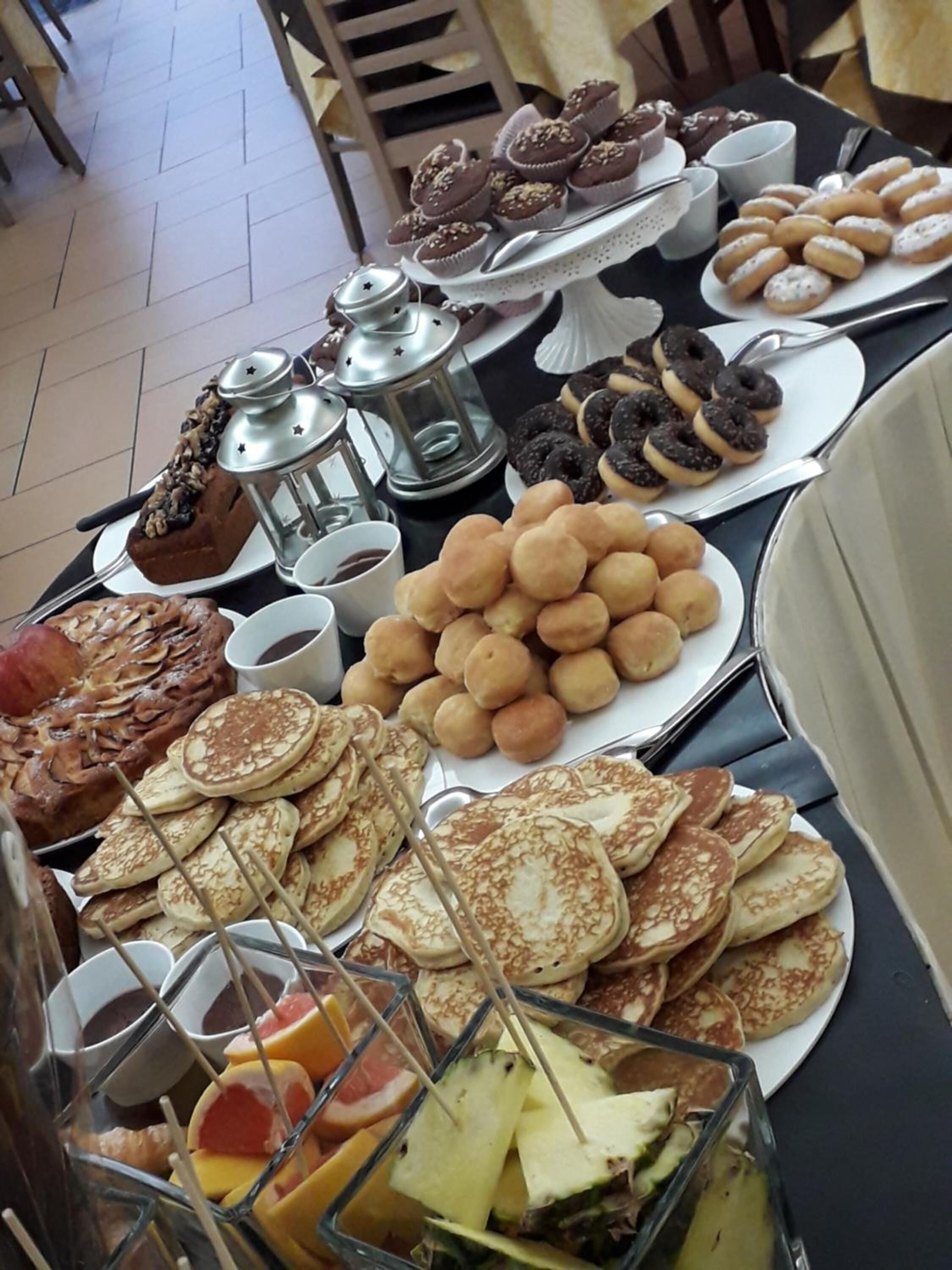 breakfast, lunch, dinner served; mediterranean cuisine