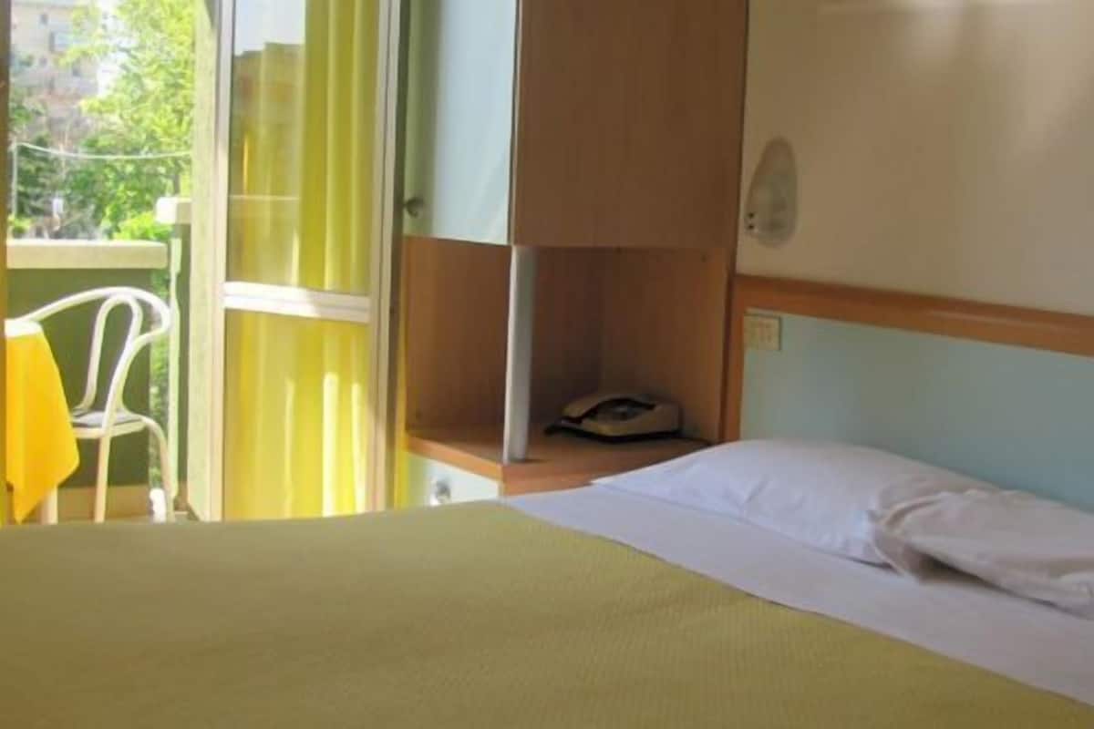 double room | in-room safe, free wifi, bed sheets