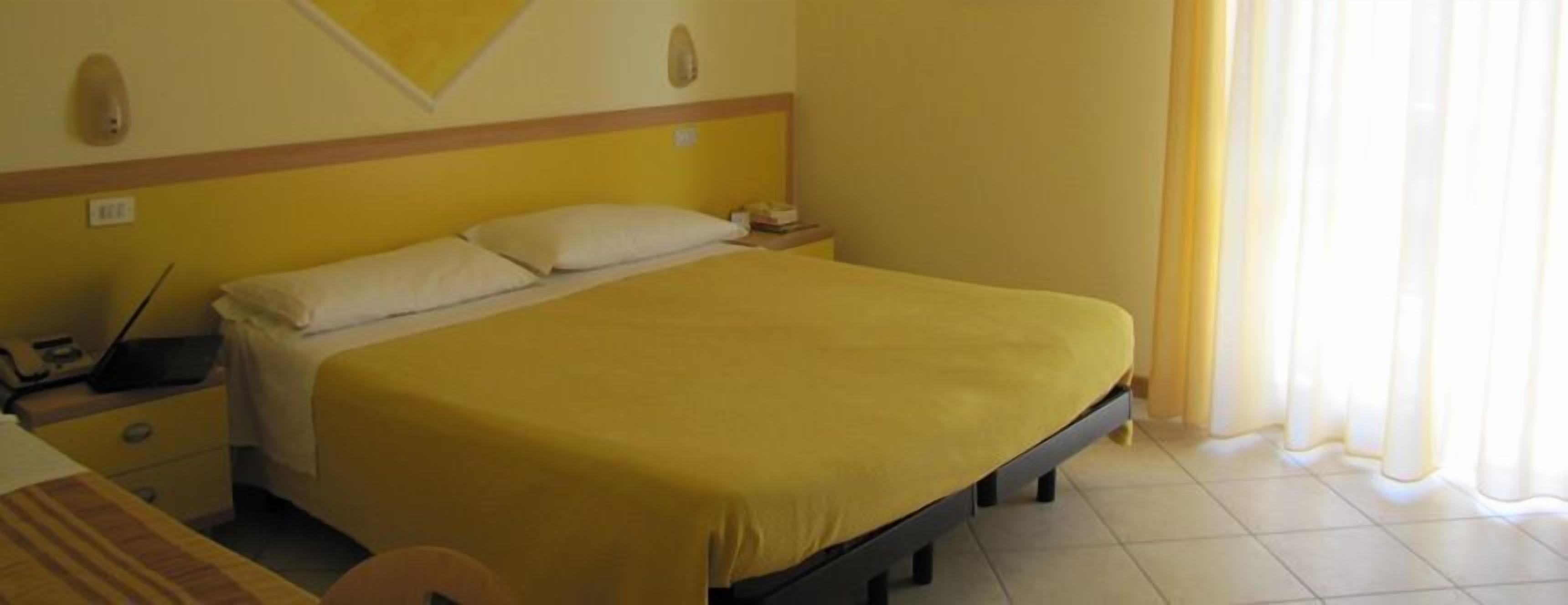 triple room | in-room safe, free wifi, bed sheets