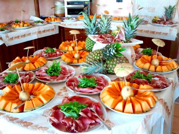Breakfast, lunch, dinner served; Mediterranean cuisine  - Hotel Etna (Riccione)