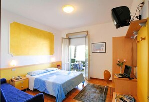 In-room safe, free WiFi, bed sheets - Hotel Etna (Riccione)