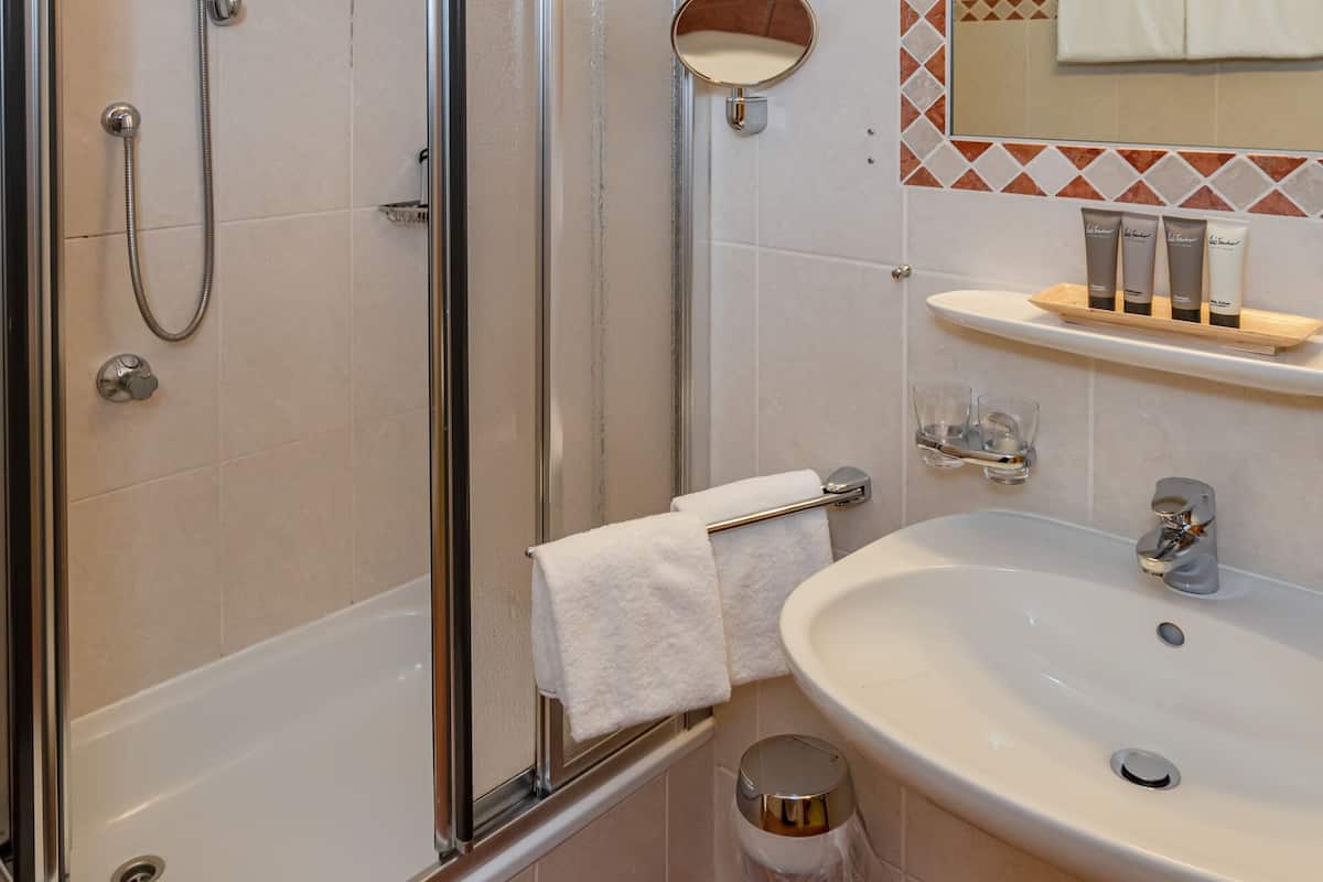 junior suite | bathroom | hair dryer, towels, soap, shampoo
