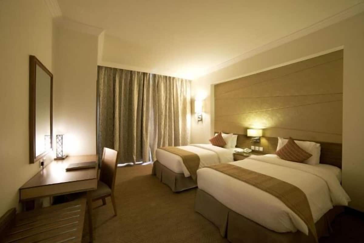 Allergikerbettwaren, Minibar, Zimmersafe, Schreibtisch