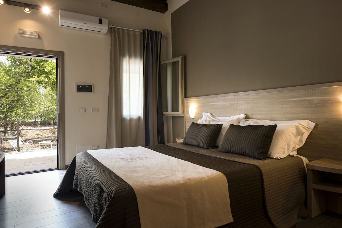 Standard Room, 1 Queen Bed, Adult Only | 1 bedroom, down comforters, minibar, in-room safe