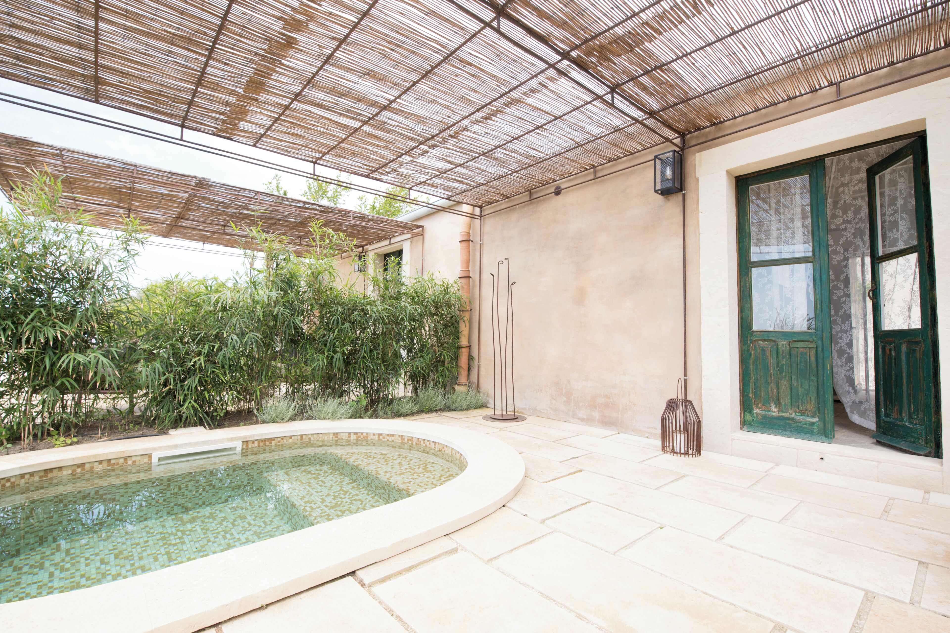 Superior Room, 1 Queen Bed, Private Pool, Garden Area, Adult Only | Dundyner, minibar, pengeskab på værelset, skrivebord