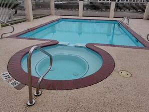 Outdoor pool - HomeBridge Inn and Suites (Beaumont)