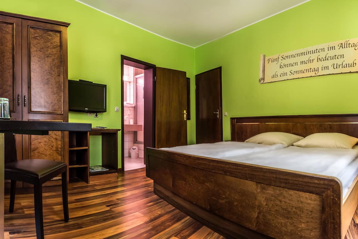 Basic Double Room | Hypo-allergenic bedding available, laptop workspace