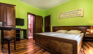 Hypo-allergenic bedding, laptop workspace, iron/ironing board, free WiFi - Hotel am Wilhelmsplatz (Stuttgart)