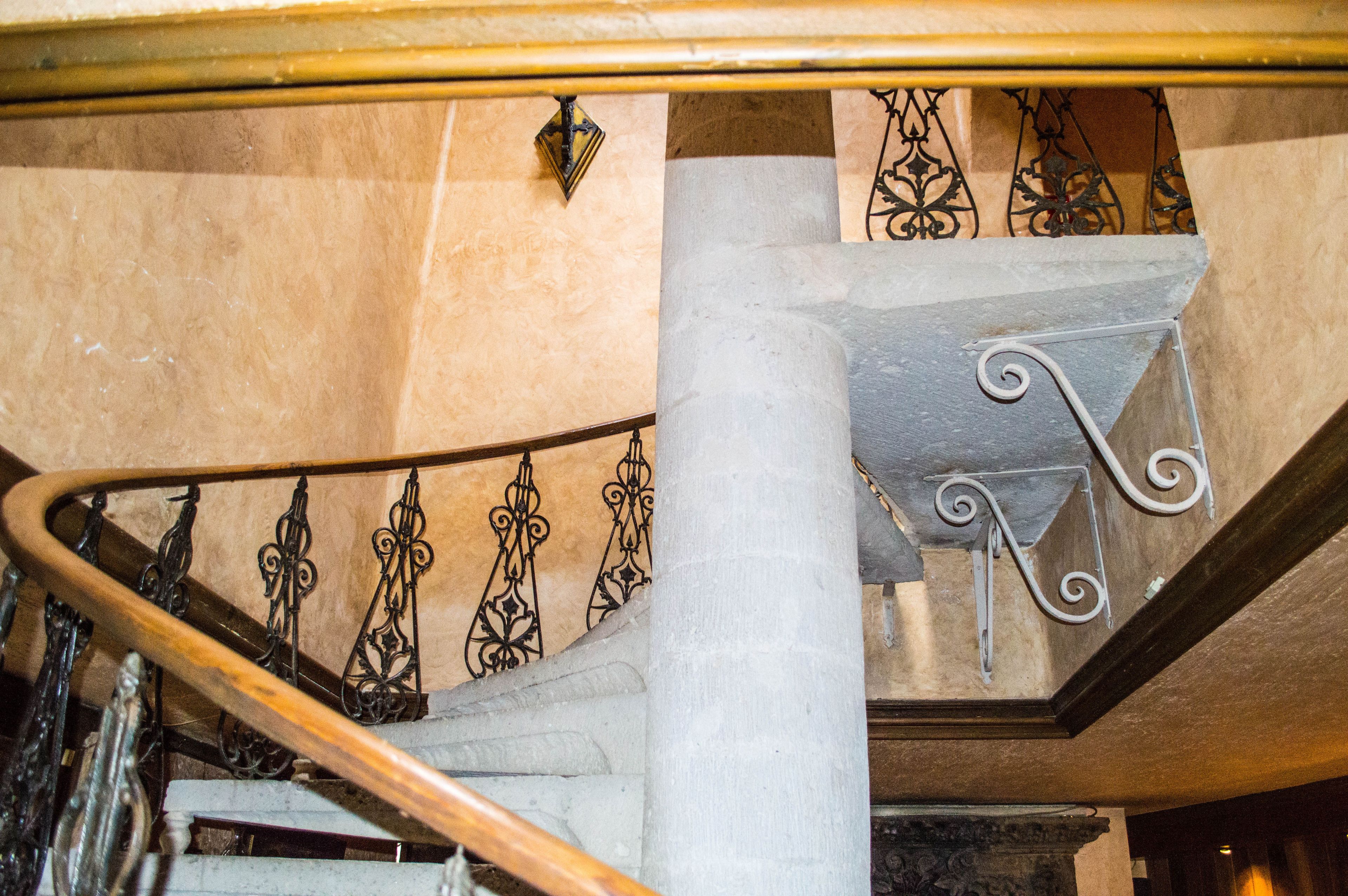 master suite | living area | 32-inch lcd tv with digital channels, tv