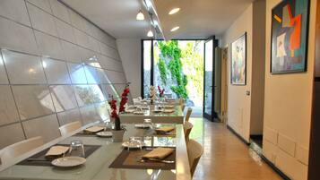 Villa Panoramique | Coin séjour | Télévision LCD de 32 pouces avec chaßnes par cùble, télévision