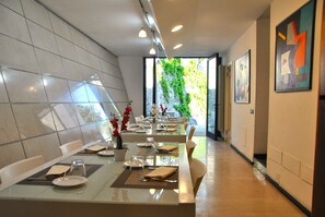 Panoramic Villa | Living area | 32-inch LCD TV with cable channels, TV - Villa La Ventana (Sant'Agnello)