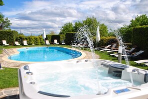 Seasonal outdoor pool, a rooftop pool, pool umbrellas, pool loungers - Villa La Ventana (Sant'Agnello)