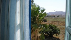 In-room safe, soundproofing, WiFi (free) - Gaia Hotel (Santorini)