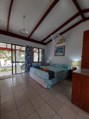 Classic Bungalow, Lagoon View | Living room - Reefcomber Sunset Beach (Rarotonga)