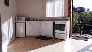 Family Apartment, 2 Bedrooms | Private kitchenette | Fridge, coffee/tea maker, electric kettle - Owens Motel (Dunedin)