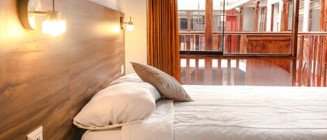 Standard Double Room | Desk, soundproofing, free WiFi, bed sheets