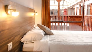 Quarto casal standard | Escrivaninha, quartos à prova de som, Wi-Fi de cortesia, roupa de cama