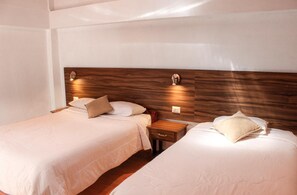 Desk, soundproofing, free WiFi, bed sheets