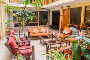 Área de estar no saguão