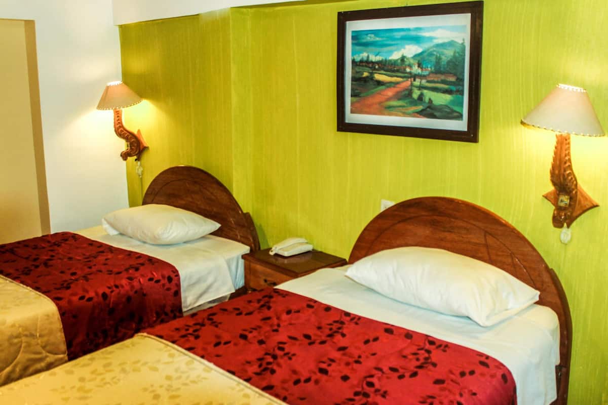 Desk, soundproofing, free WiFi, bed sheets