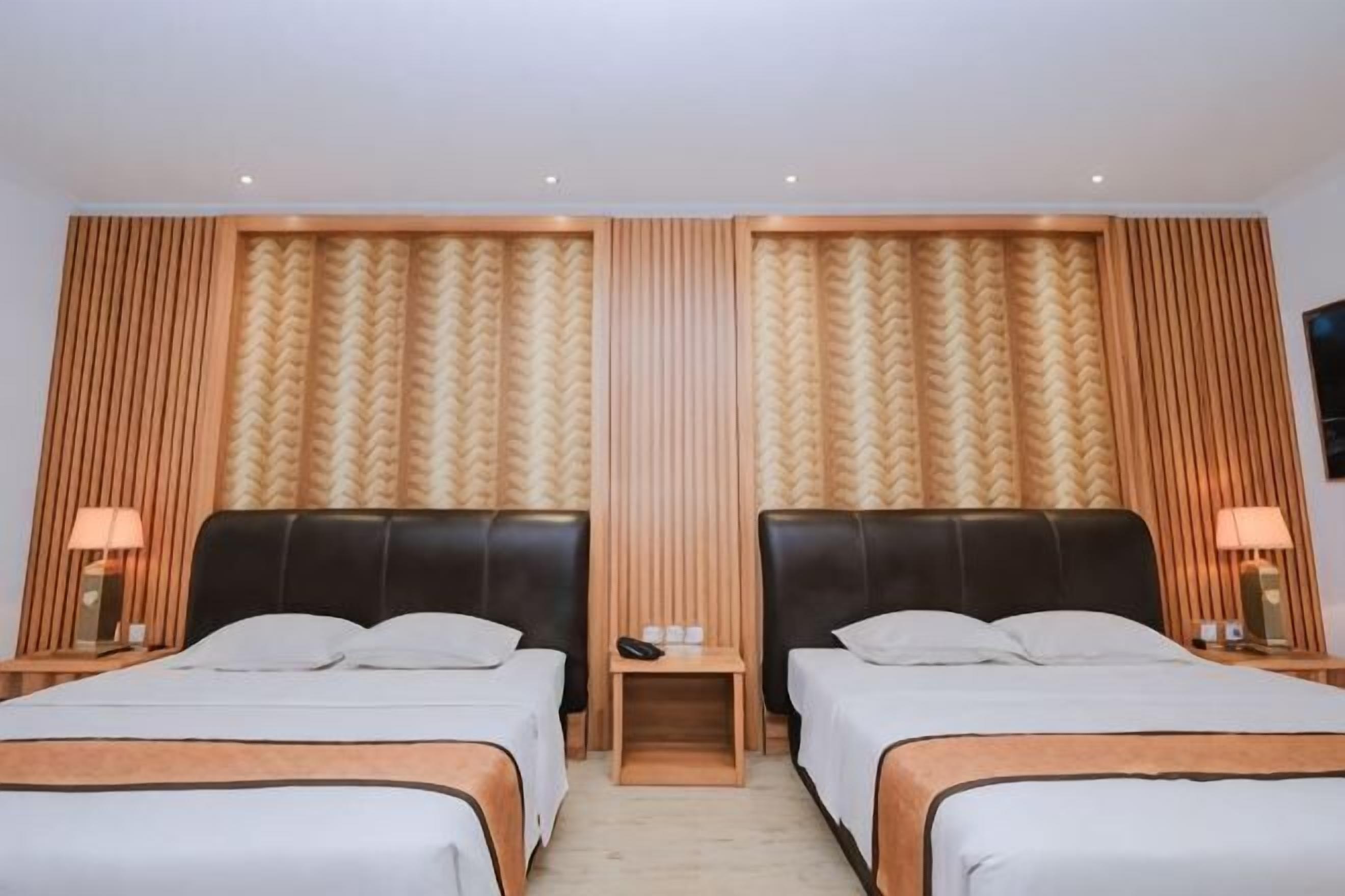Premium bedding, desk, blackout curtains, rollaway beds