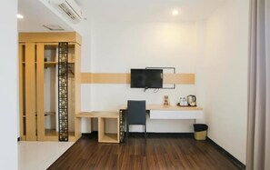 In-room safe, free WiFi