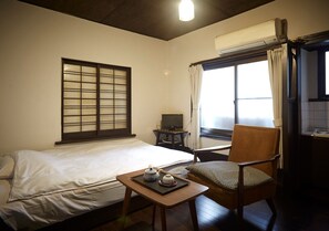 Economy Double Room, 1 Large Single Bed (For 1 people, Check in time 4pm-10pm)