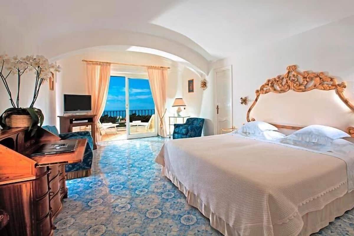 Minibar, in-room safe, desk, blackout drapes