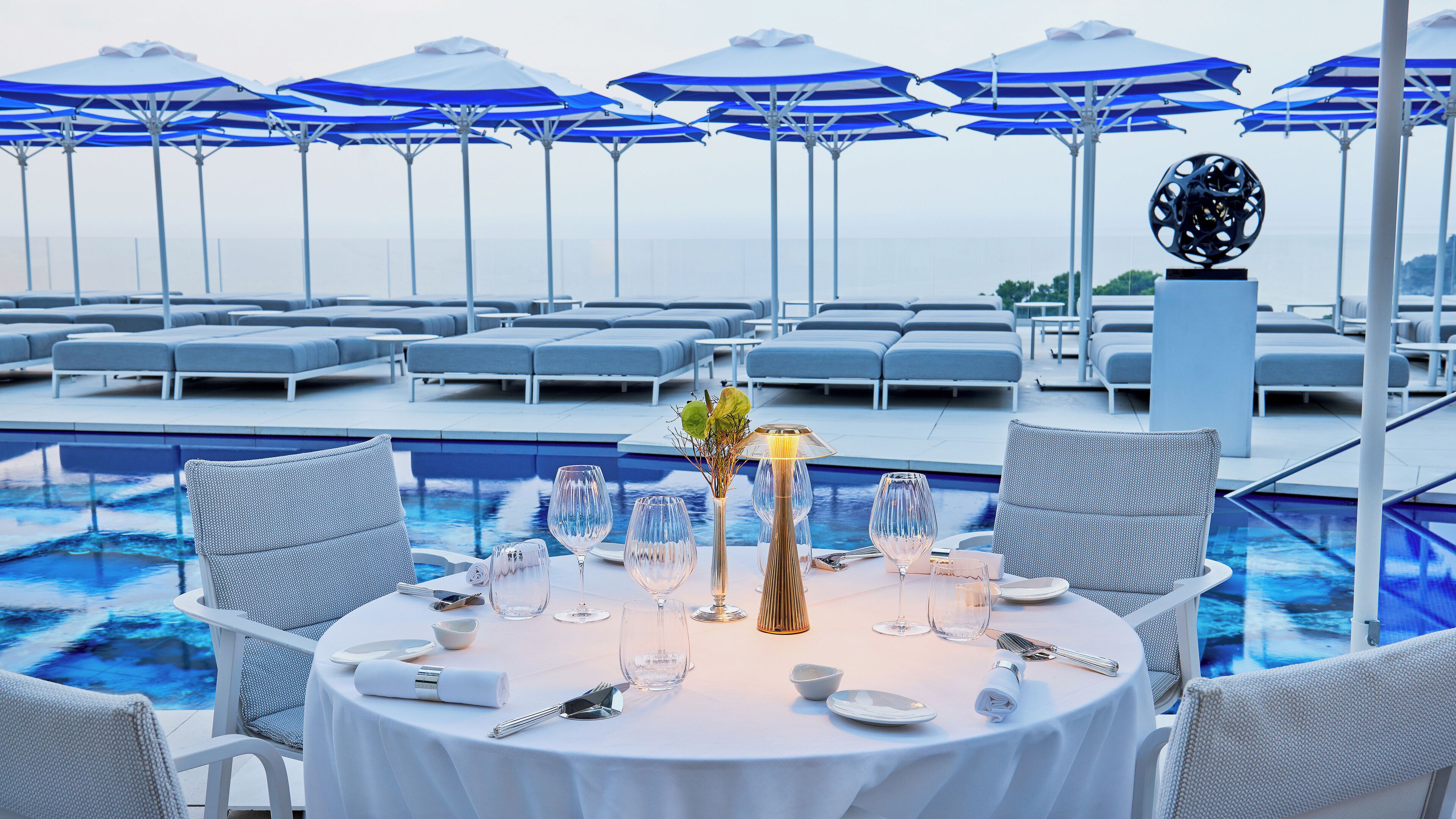 Se sirven almuerzos 