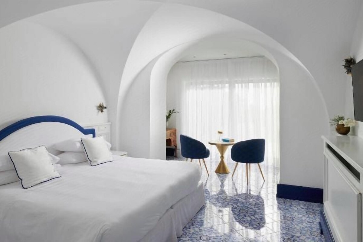Minibar, in-room safe, desk, blackout curtains