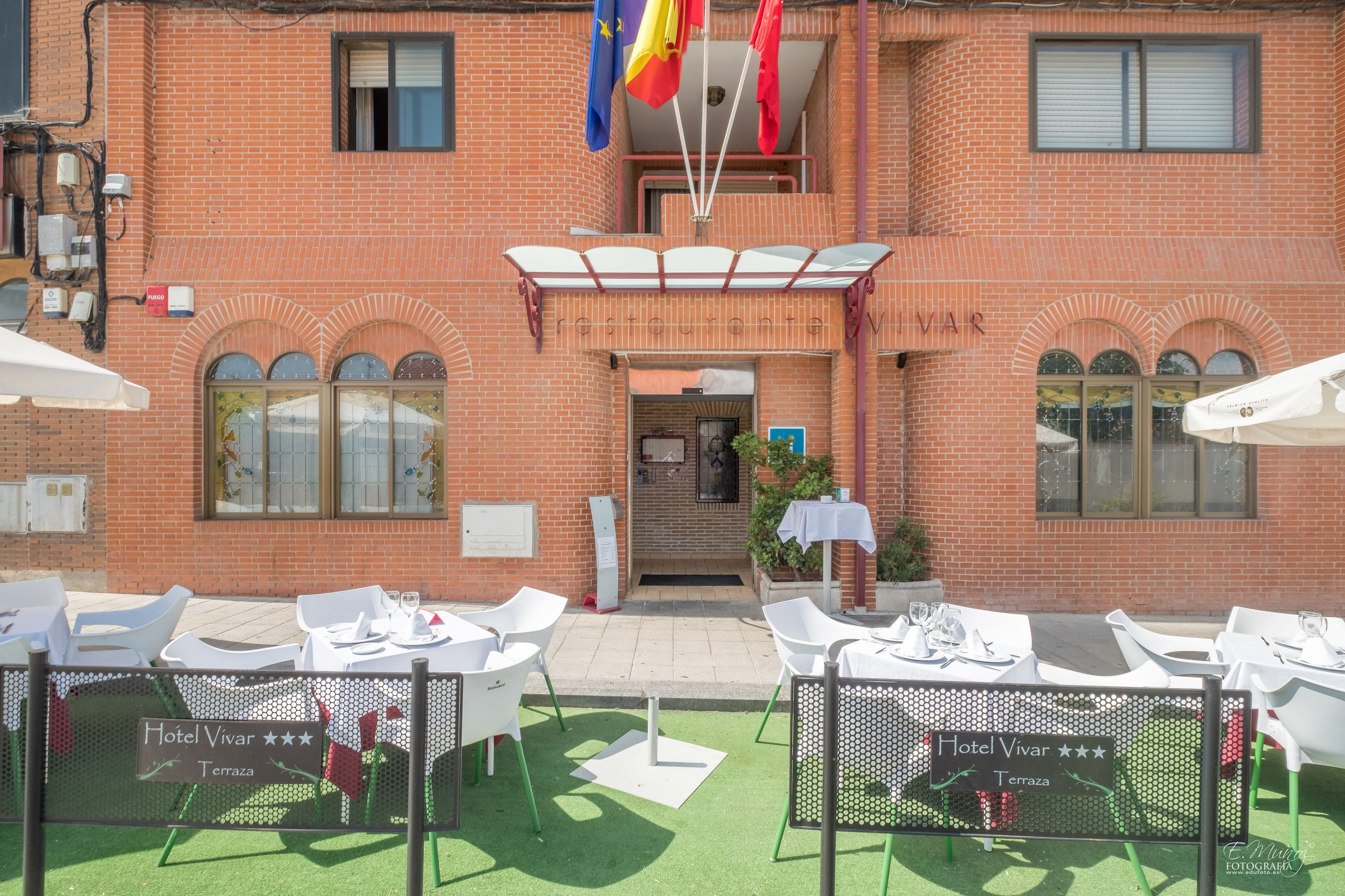 Breakfast, lunch and dinner served