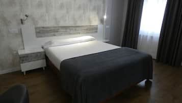 Luxe beddengoed, een bureau, gratis wifi, beddengoed