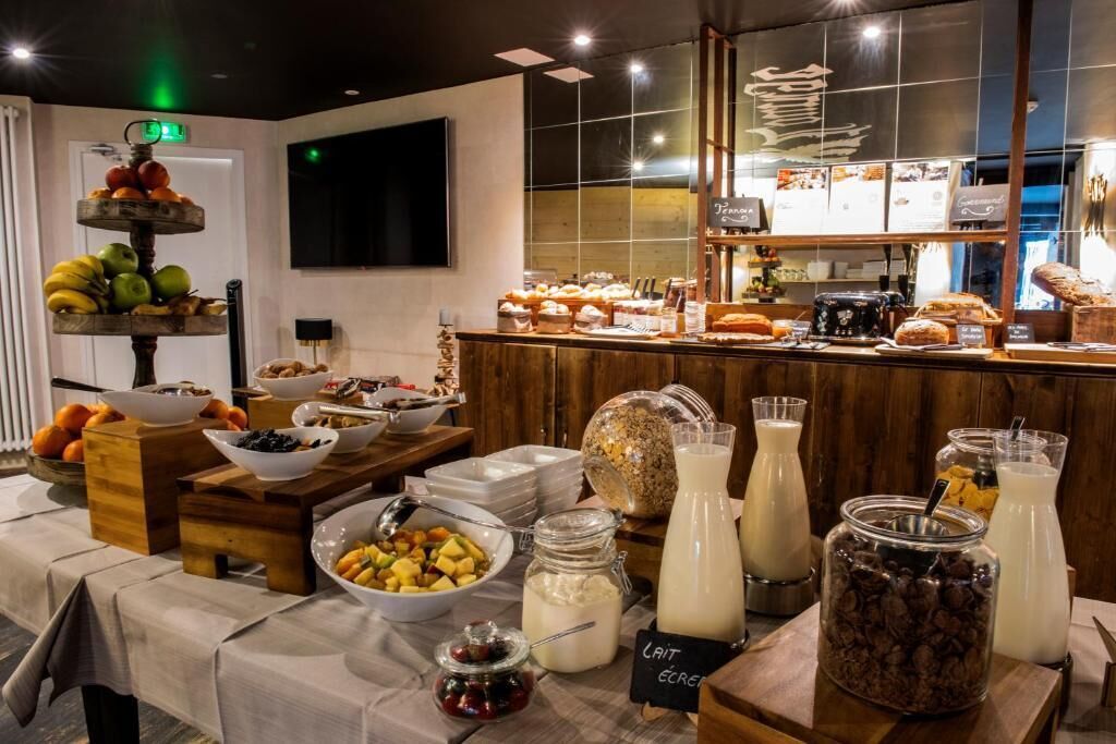 daily buffet breakfast (eur 22 per person)