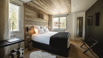 Classic Triple Room | In-room safe, desk, blackout drapes, free WiFi