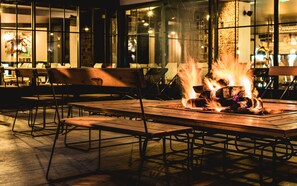 Courtyard - Rock Noir Hôtel & Spa (La Salle-les-Alpes)