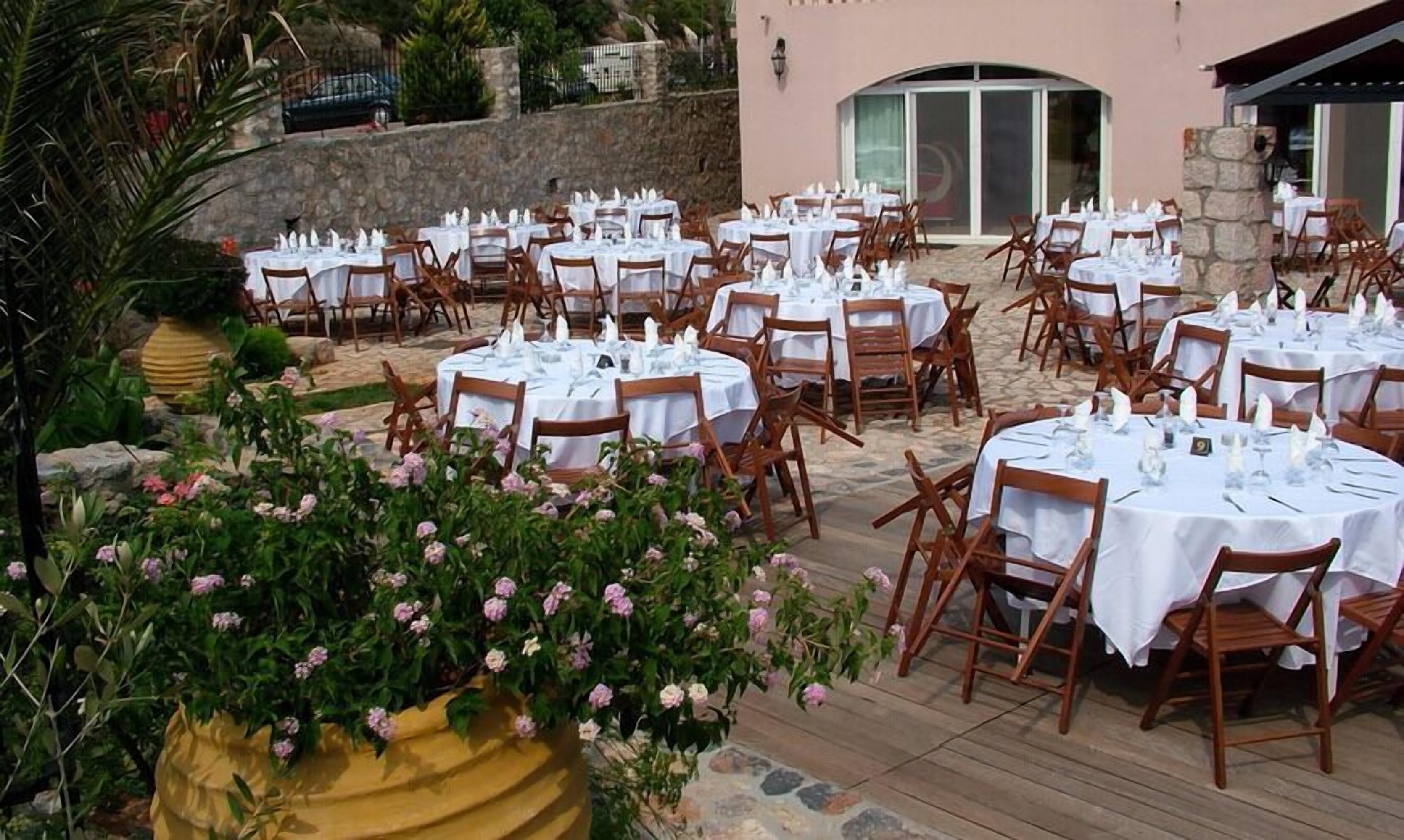 outdoor banquet area