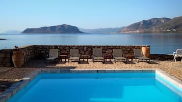 Outdoor pool, pool umbrellas, sun loungers