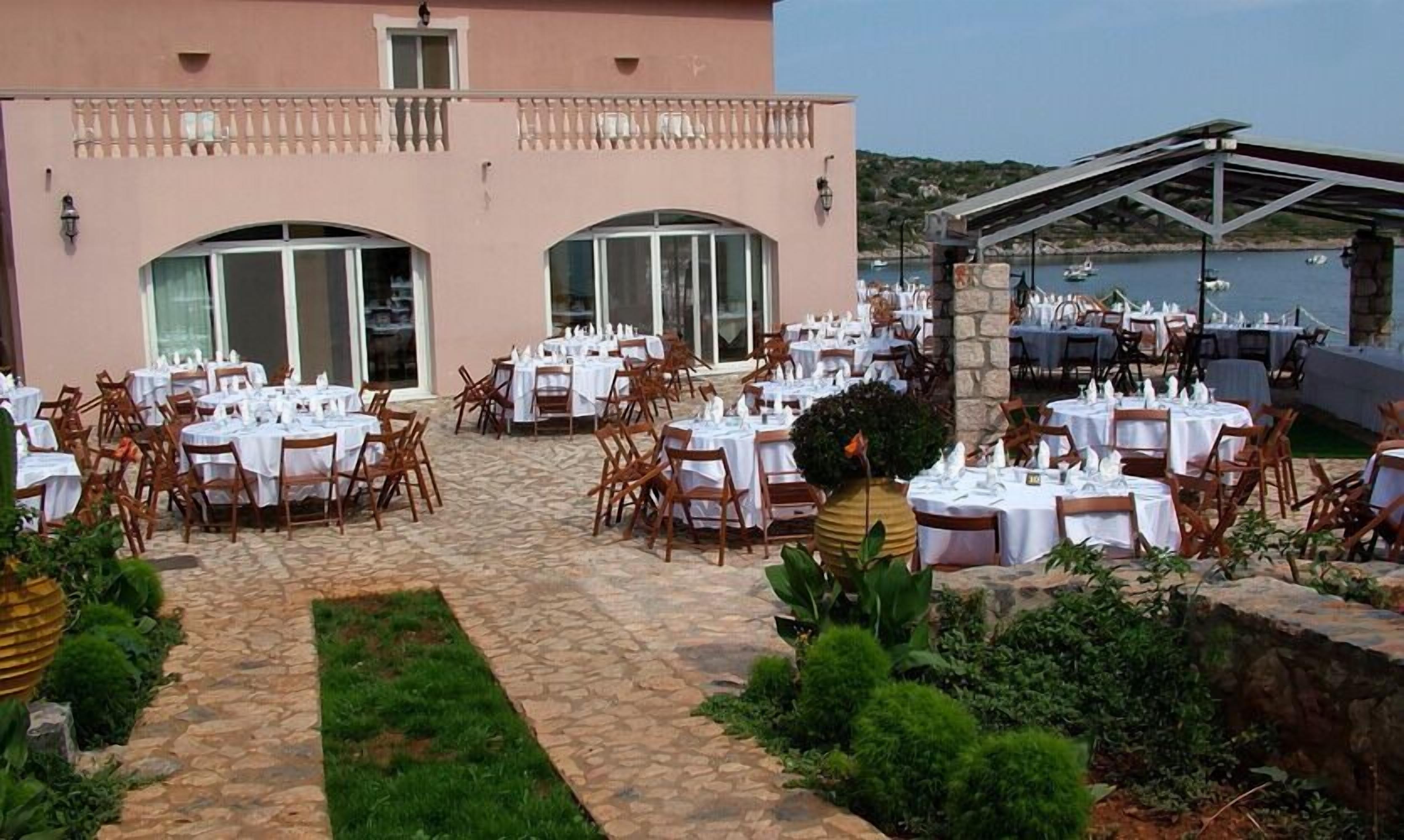 outdoor banquet area