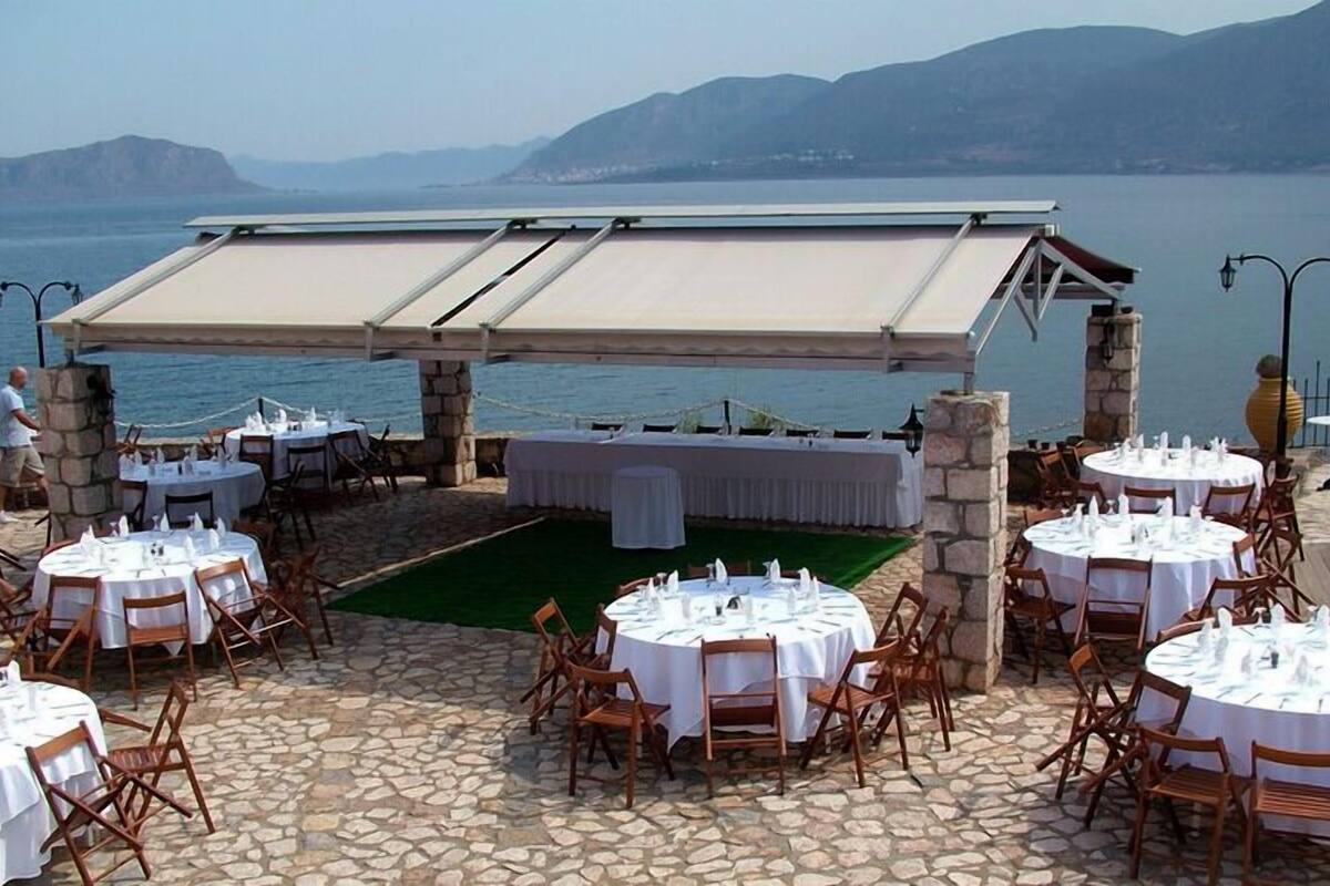 outdoor banquet area